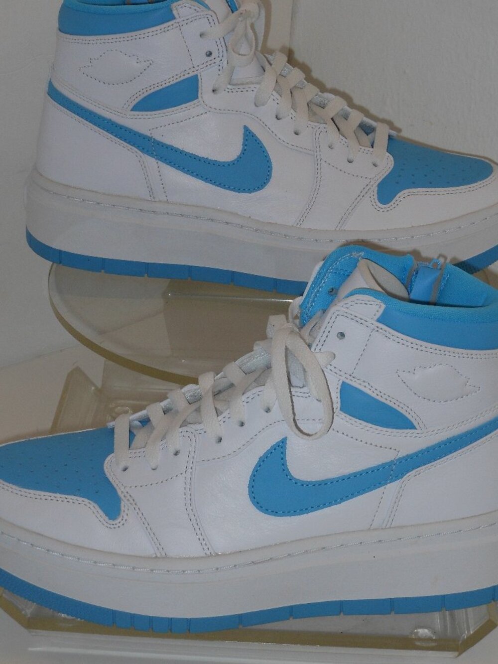 NIKES LADIES BLUE AND WHITE LACE UP SNEAKERS SIZE 11.5 MEDIUM